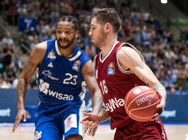 同时通过 同时通过