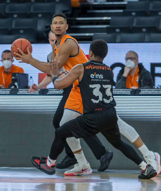 许多年轻人 许多年轻人