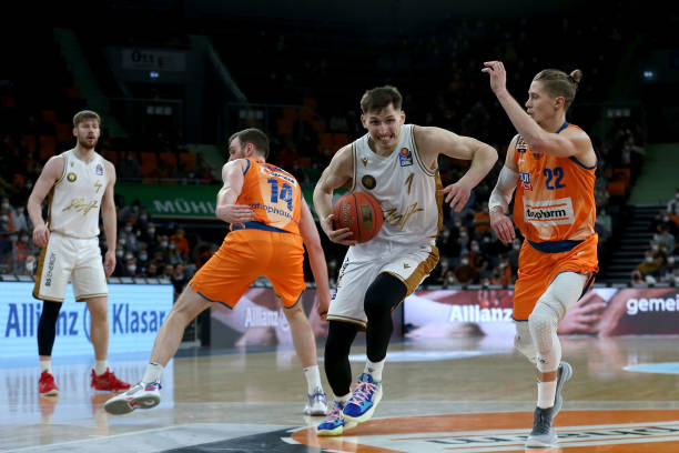 随队远征的 随队远征的