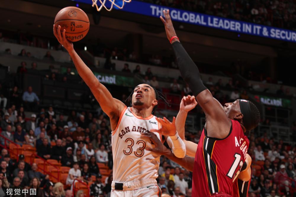 吴艳妮要求 吴艳妮要求