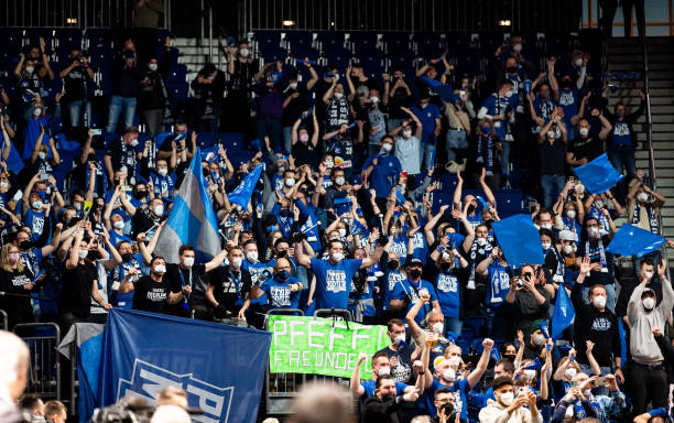 同时他的助 同时他的助